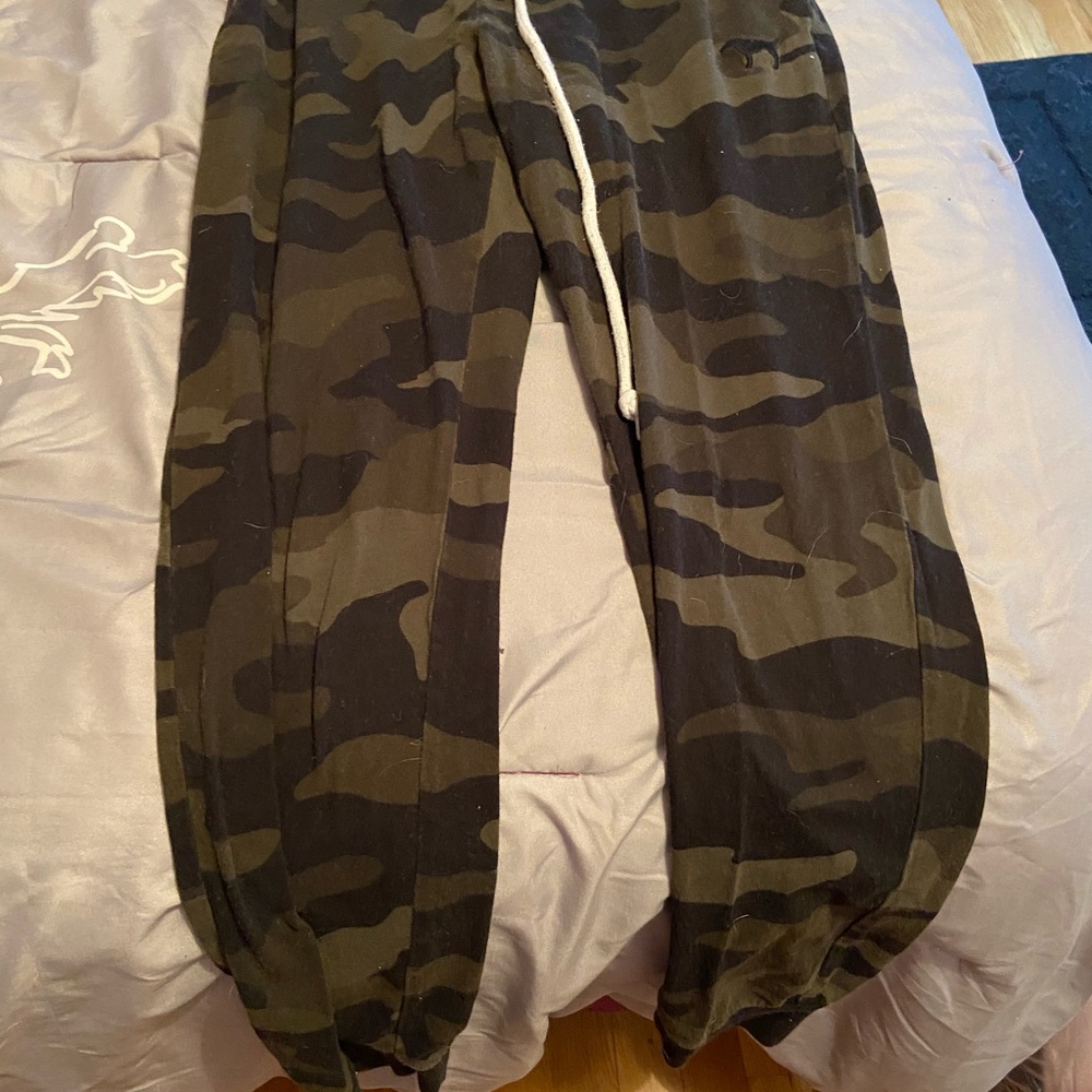 Victoria secrets/Pink Camo  jogger sweatpants